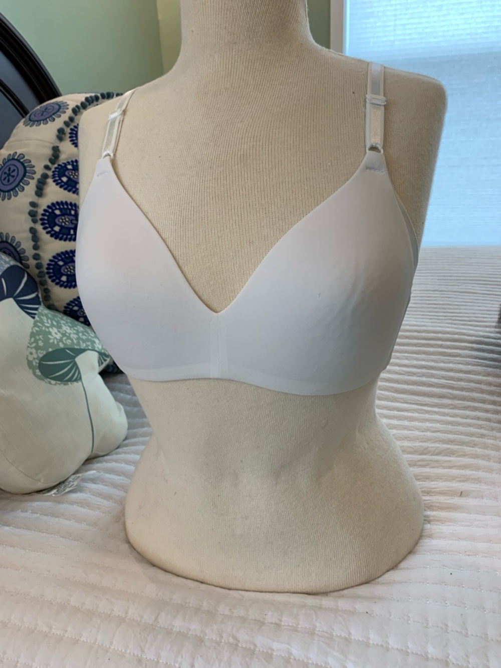 Warners Seamless White Wireless T-Shirt Bra - Comfort Fit Side smoothing 34B